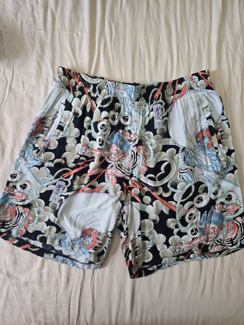 Ed Hardy Japan Bee Print All Over Print Shorts Mens Size M *mesh lining removed